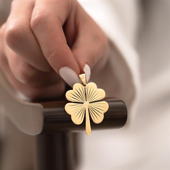 Çizgi Desenli Yonca 14 Ayar Kolye Ucu