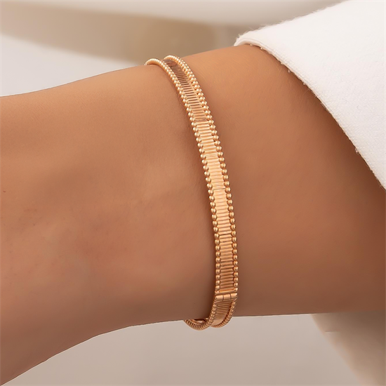 Dorika Toplu Detaylı 14 Ayar Altın Kelepçe