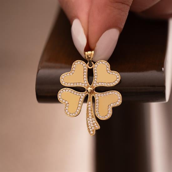 Kalp Detaylı Yonca 14 Ayar Kolye Ucu