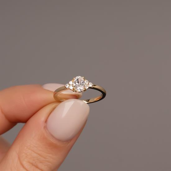 Kenarları Taşlı Oval 14 Ayar Altın Yüzük