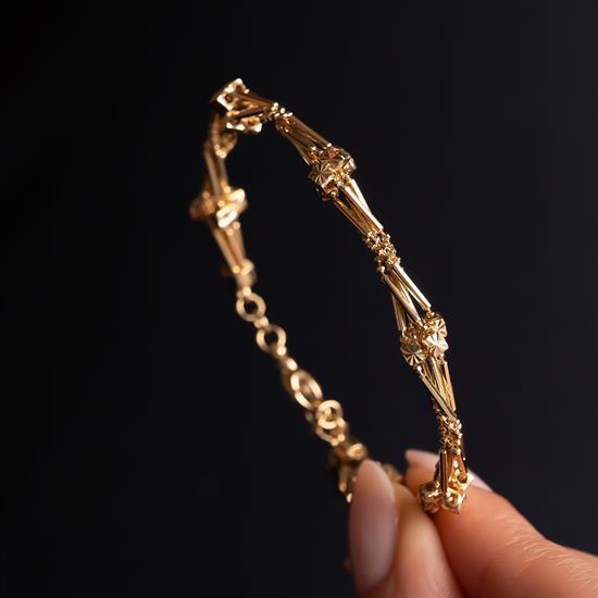 Küp Detaylı 14 Ayar Altın Kelepçe