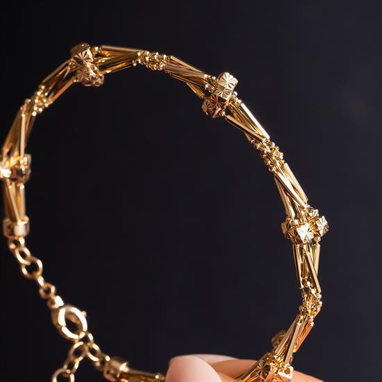 Küp Detaylı 14 Ayar Altın Kelepçe