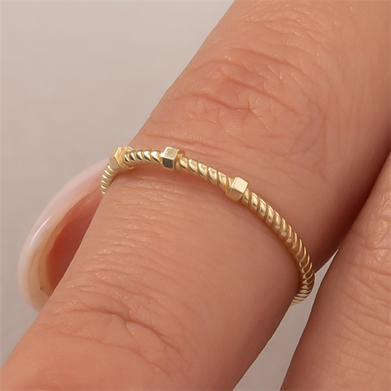 Küp Detaylı 14 Ayar Altın Yüzük