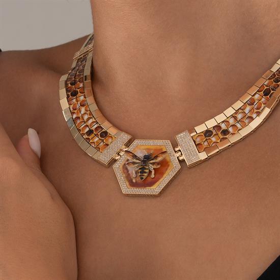 Özel Tasarım Arı Figürlü Altın Kolye