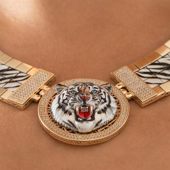 Özel Tasarım Beyaz Kaplan Altın Kolye