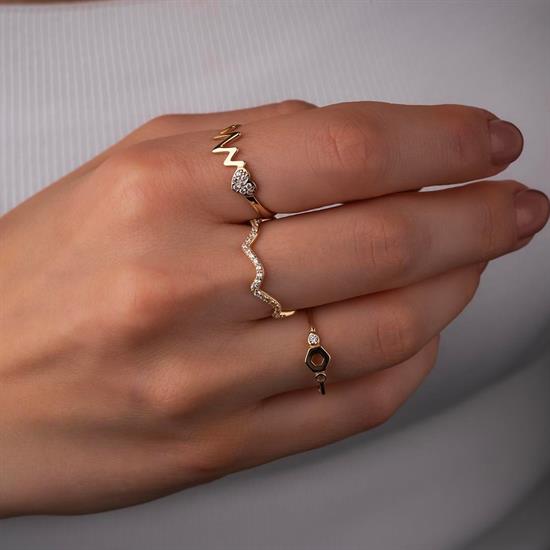 Sıra Taşlı Dalga Desenli 14 Ayar Altın Yüzük