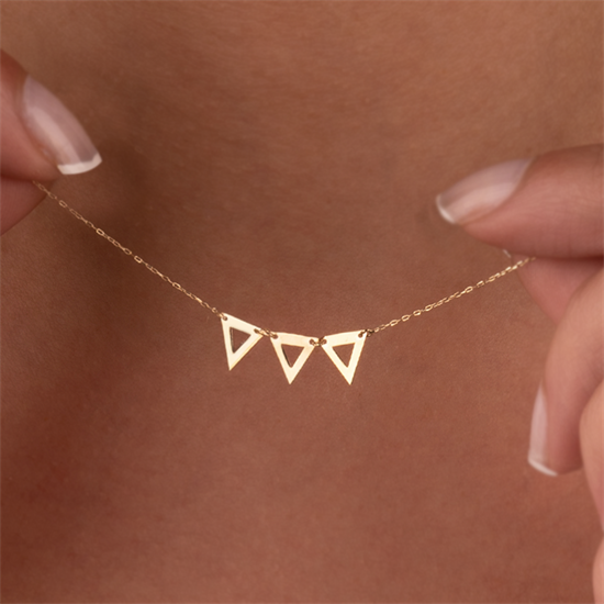 Üçgen Figürlü 14 Ayar Altın Minimal Kolye