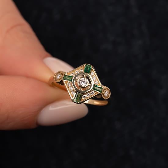 Yeşil Taş Detaylı 14 Ayar Altın Yüzük