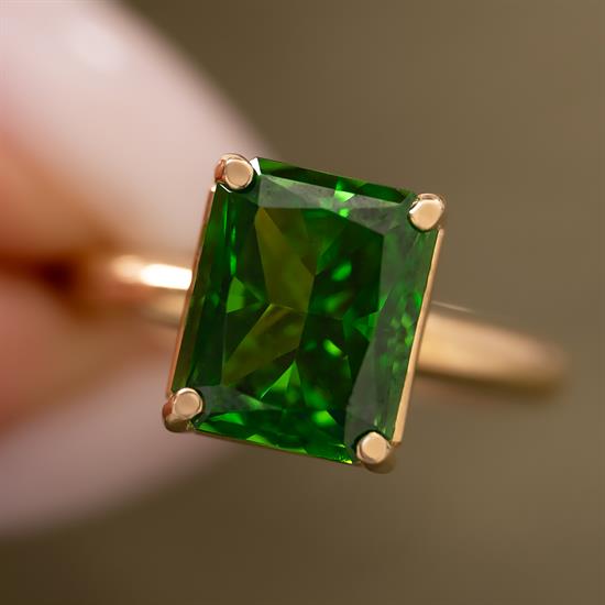 Yeşil Taşlı Kare Tasarım 14 Ayar Yüzük