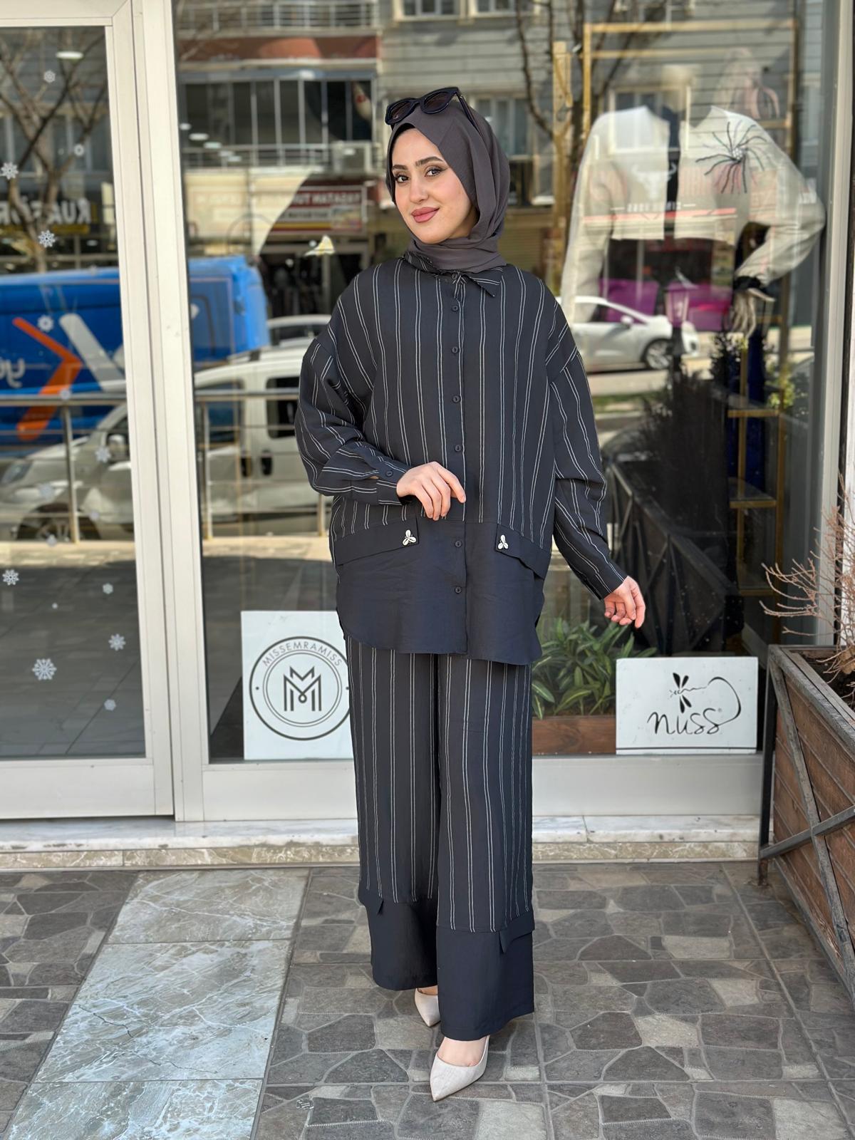 CEREMONY İSTİRİDYE DETAYLI PANTOLONLU TAKIM SİYAH