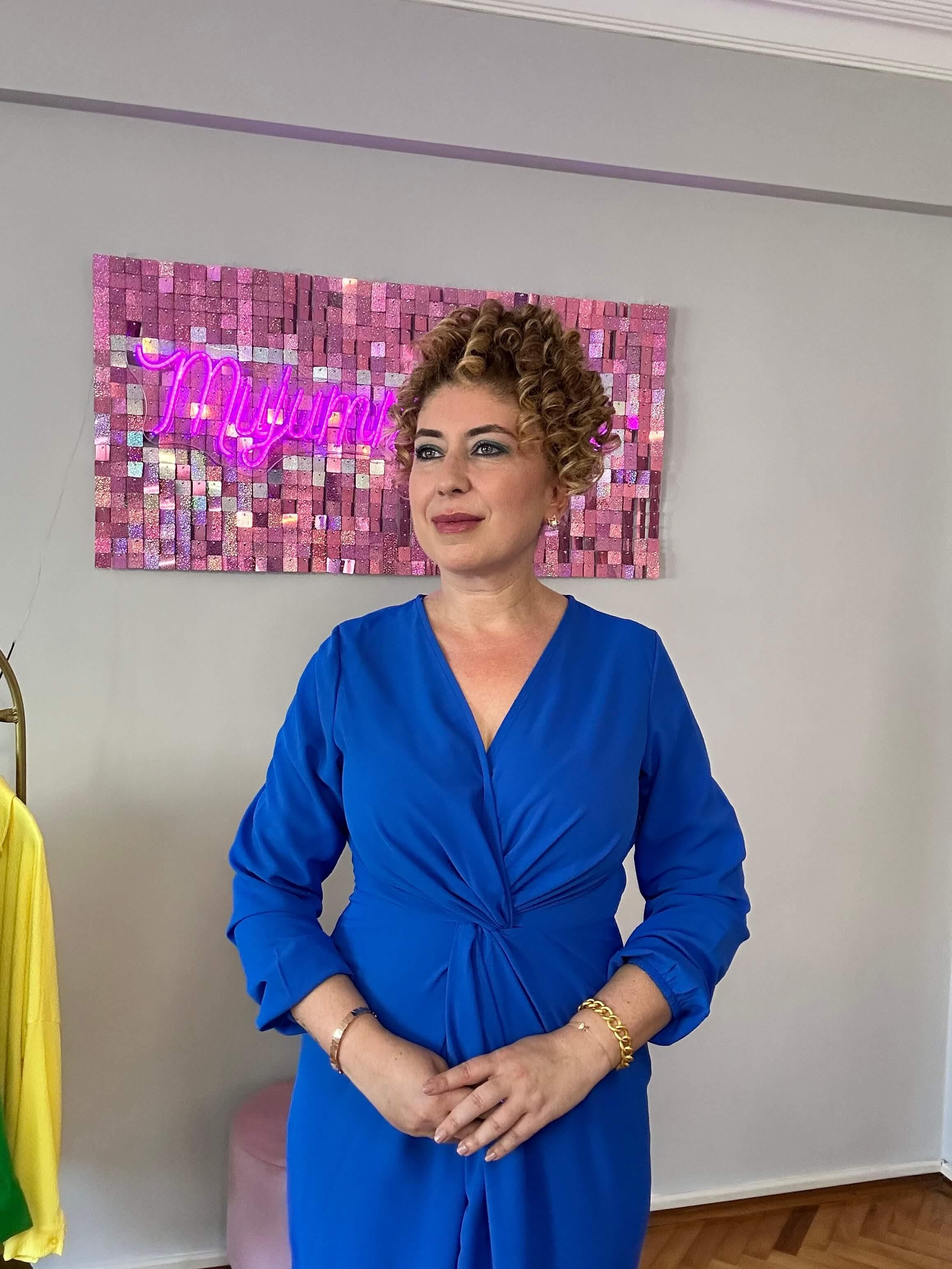 ÖNDEN BÜZGÜLÜ SAKS ELBİSE