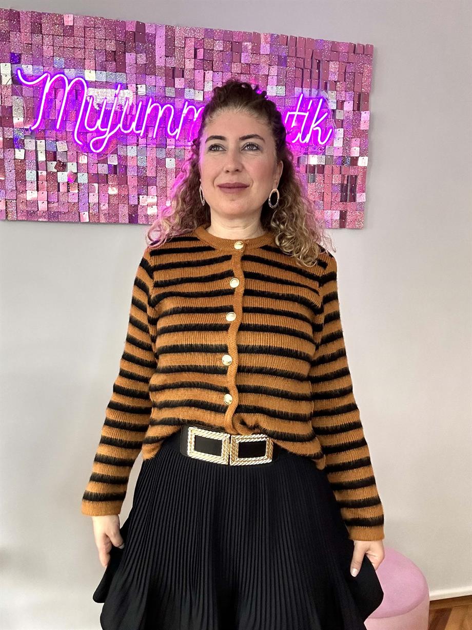 SİYAH KAHVERENGİ ÇİZGİLİ HIRKA