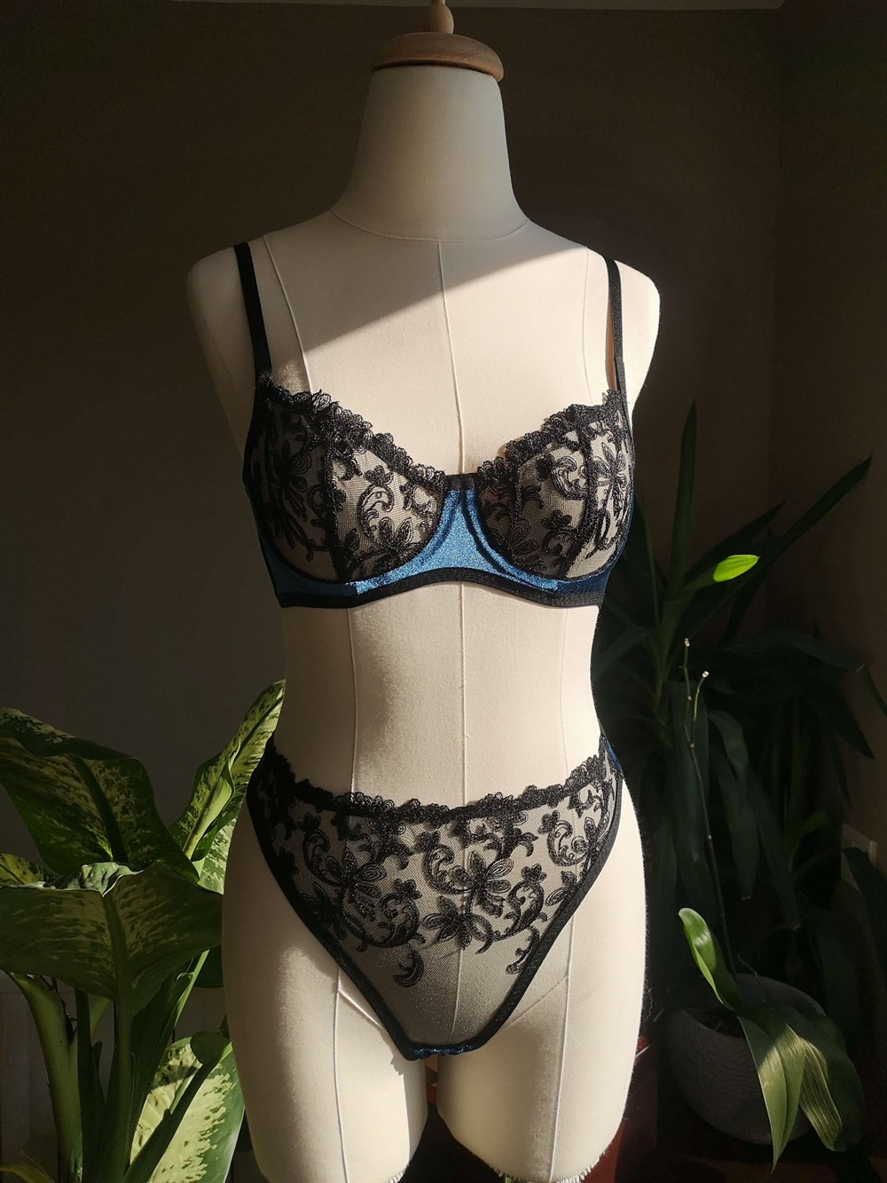 Black Ava Balenli Bra Tanga Takım