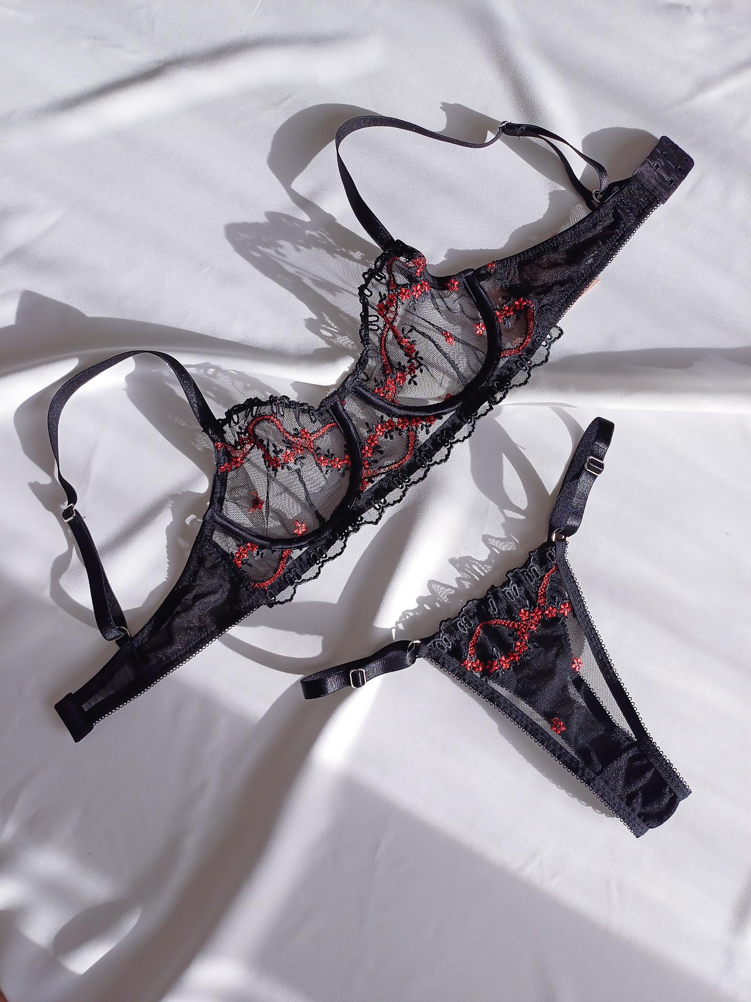 Red Bloom Balenli Bra Tanga Takım