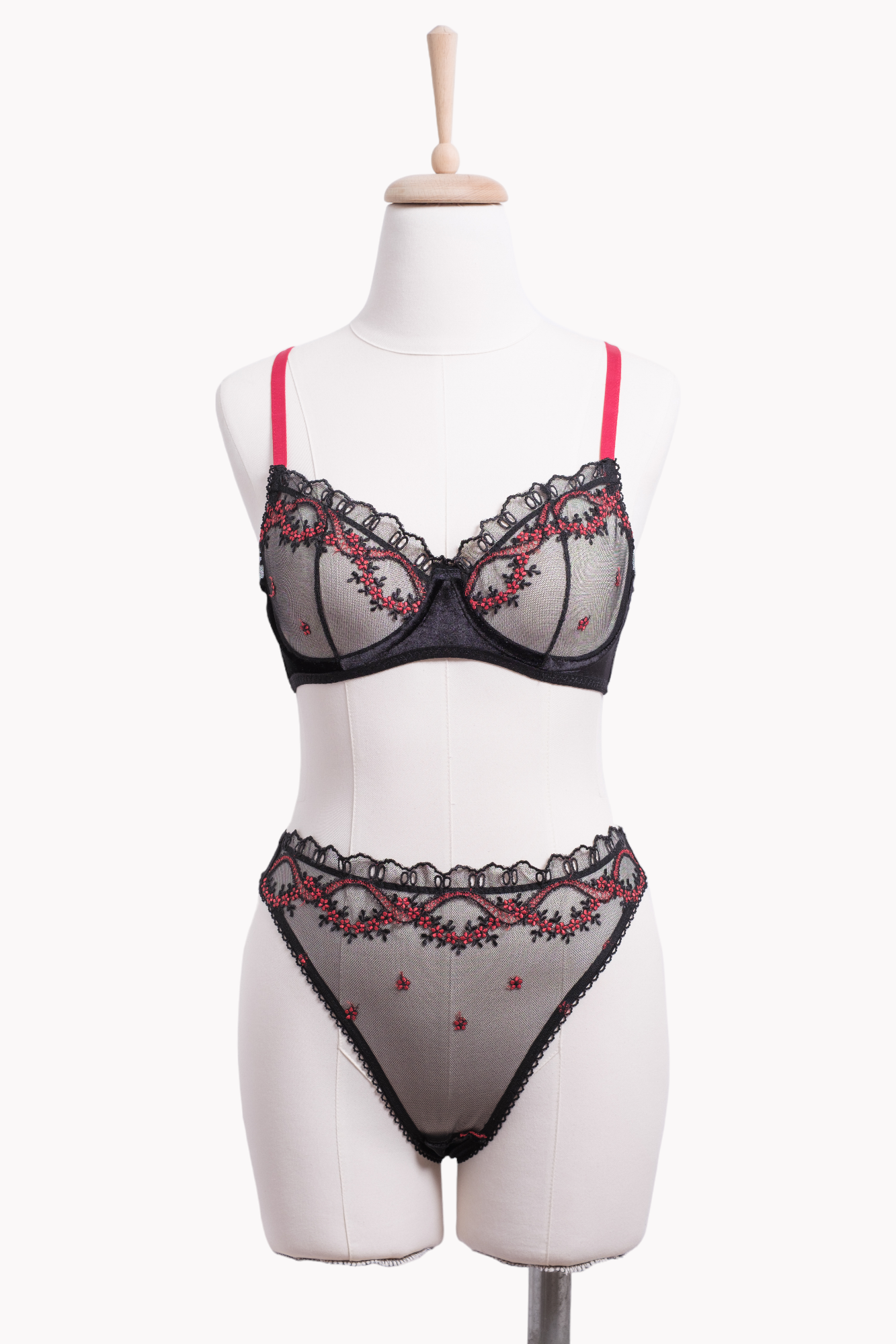 Red Blooms Balenli Bra Tanga Takım