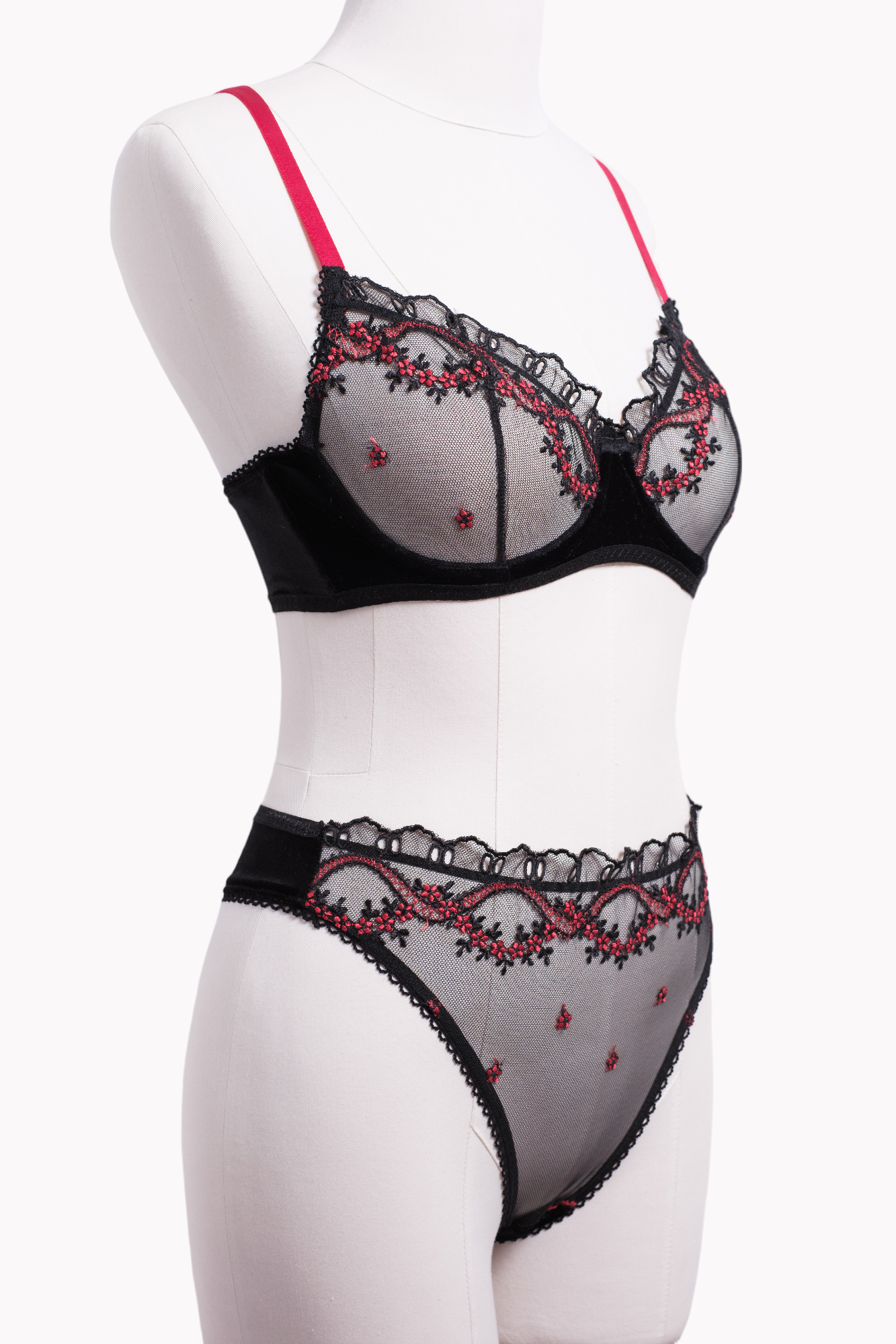 Red Blooms Balenli Bra Tanga Takım