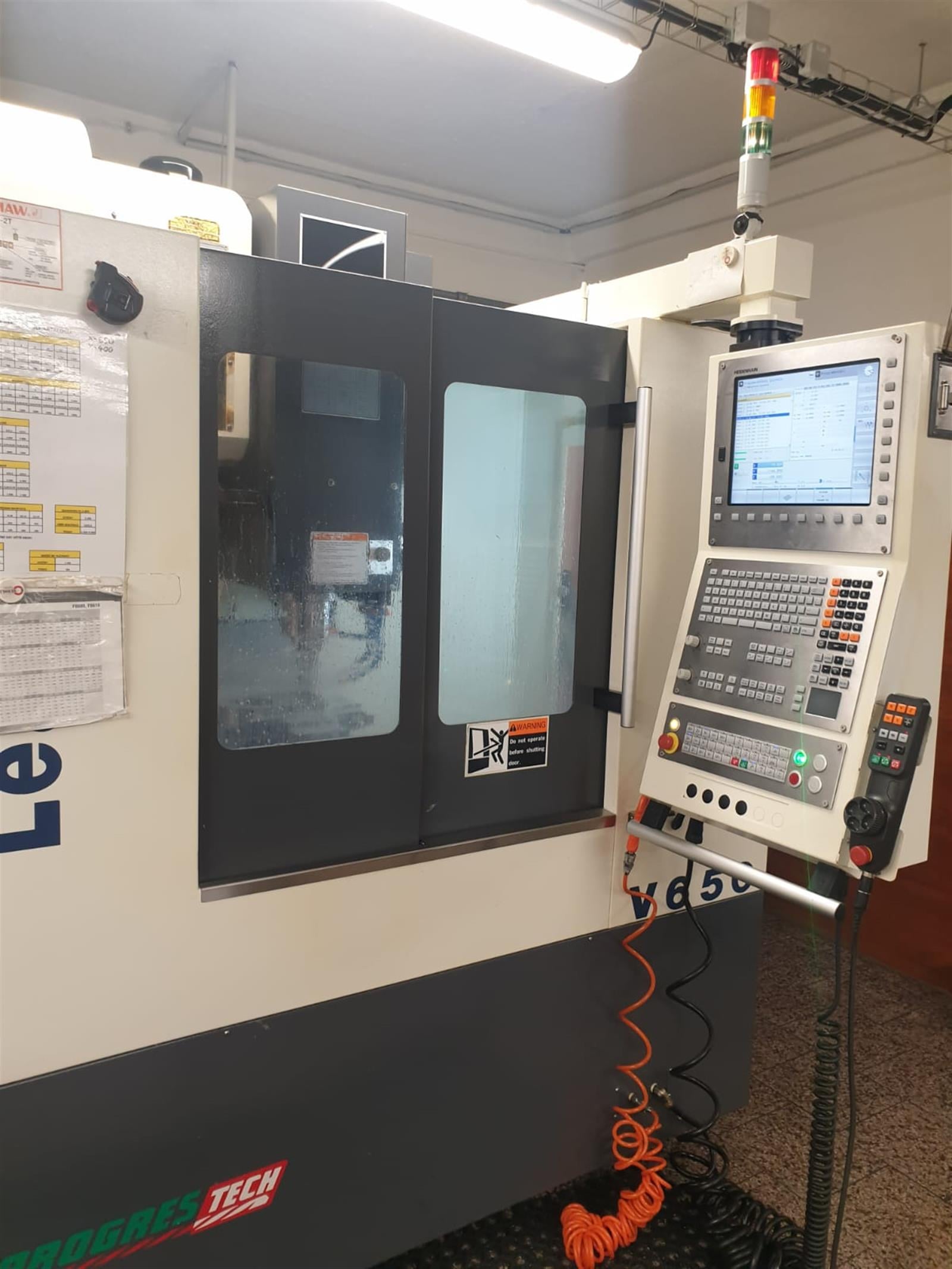 Leaderway V 650 Machining center - vertical