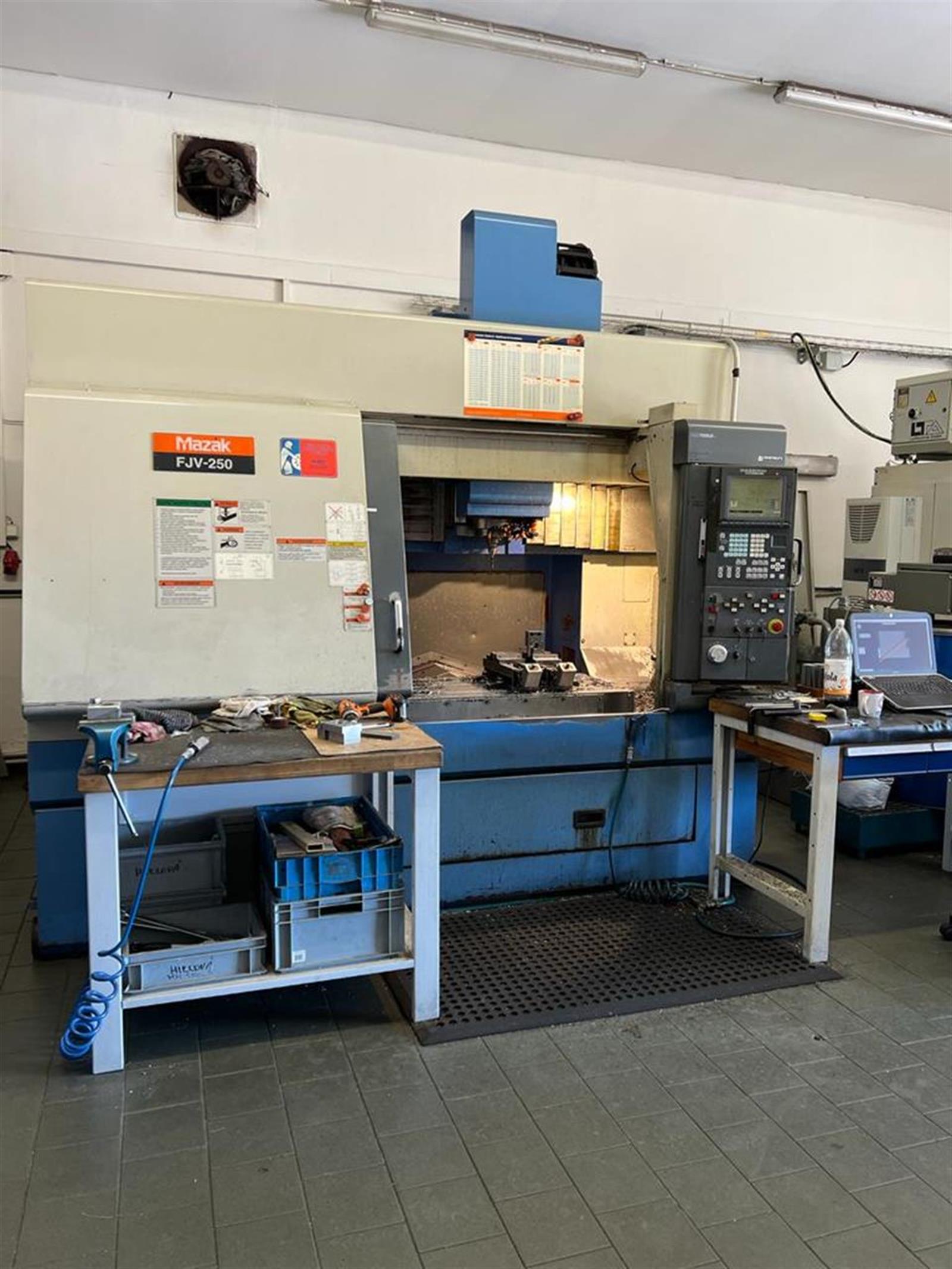 MAZAK FJV 250 Machining center - vertical