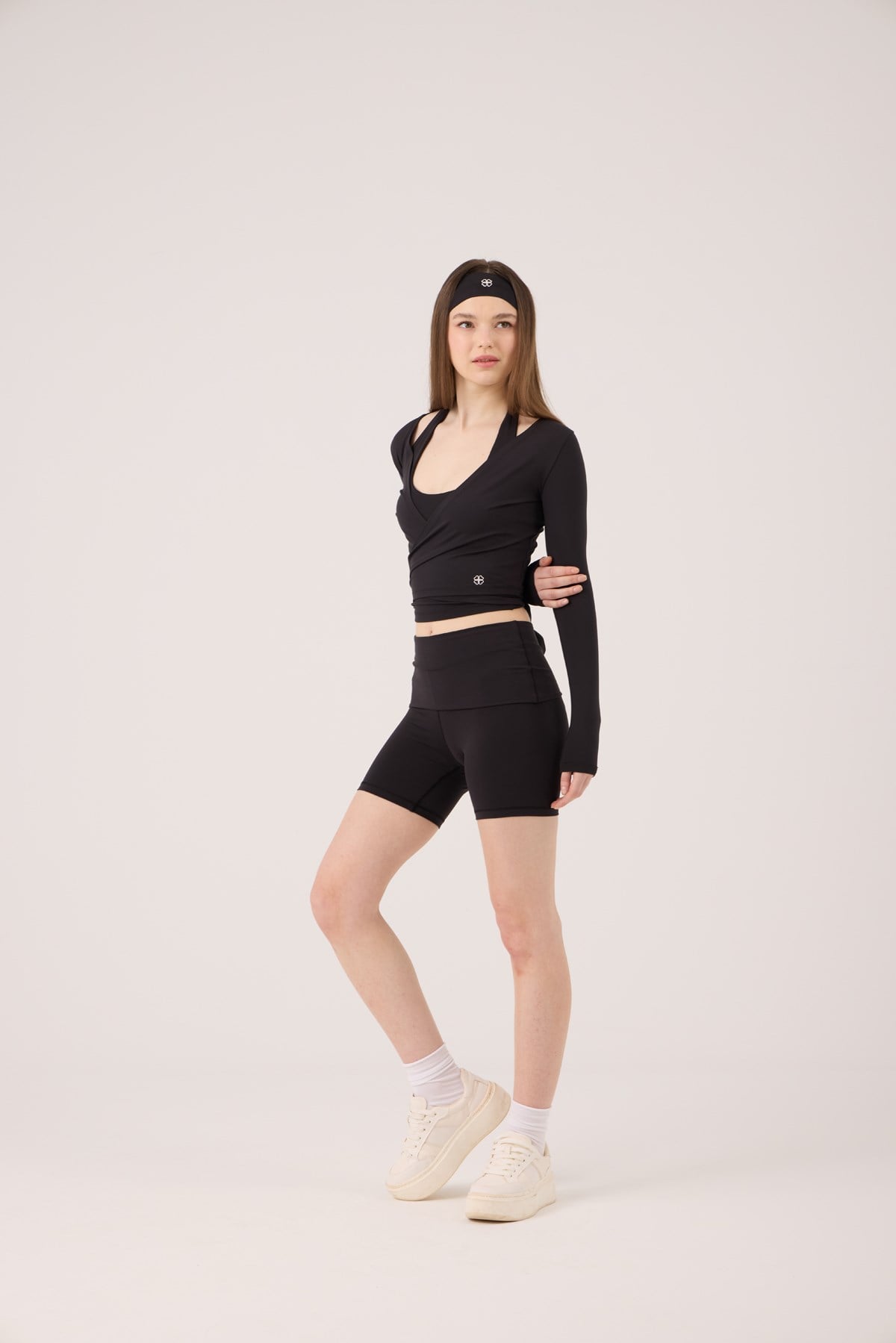 Beli Kıvrımlı Mini Kacie Şort Siyah