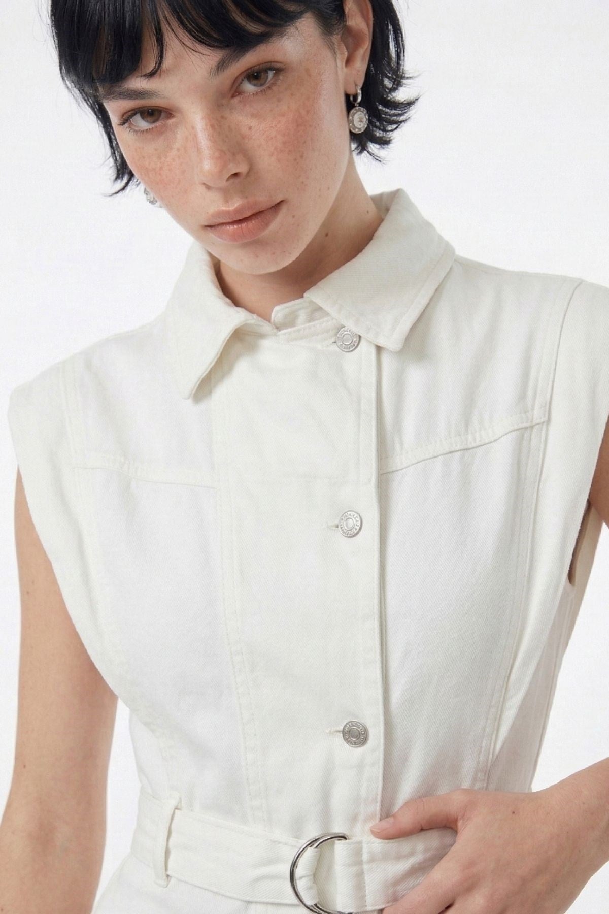 Sıfır kollu kemer detaylı Perle Tulum Beyaz