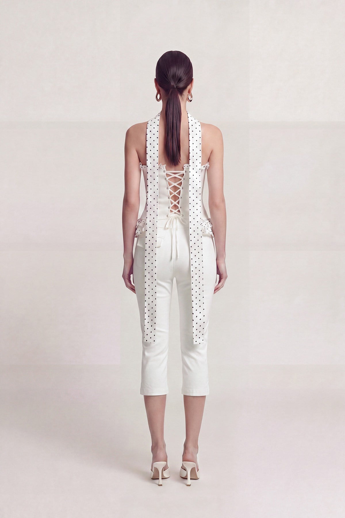  Una Mid-Waist Lycra Capri Pants White