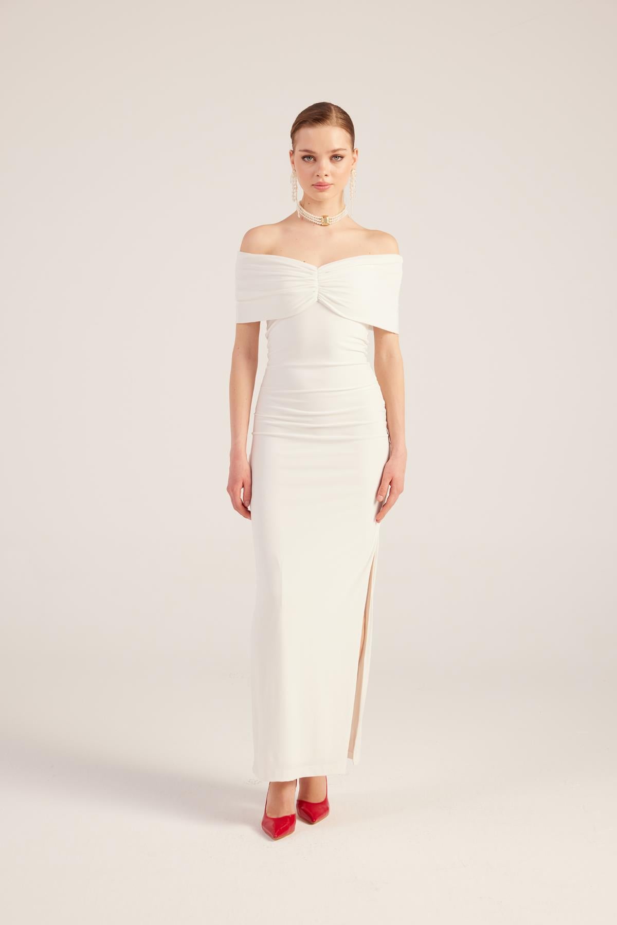 Madonna Yaka Yırtmaçlı Uzun Leila Elbise Beyaz