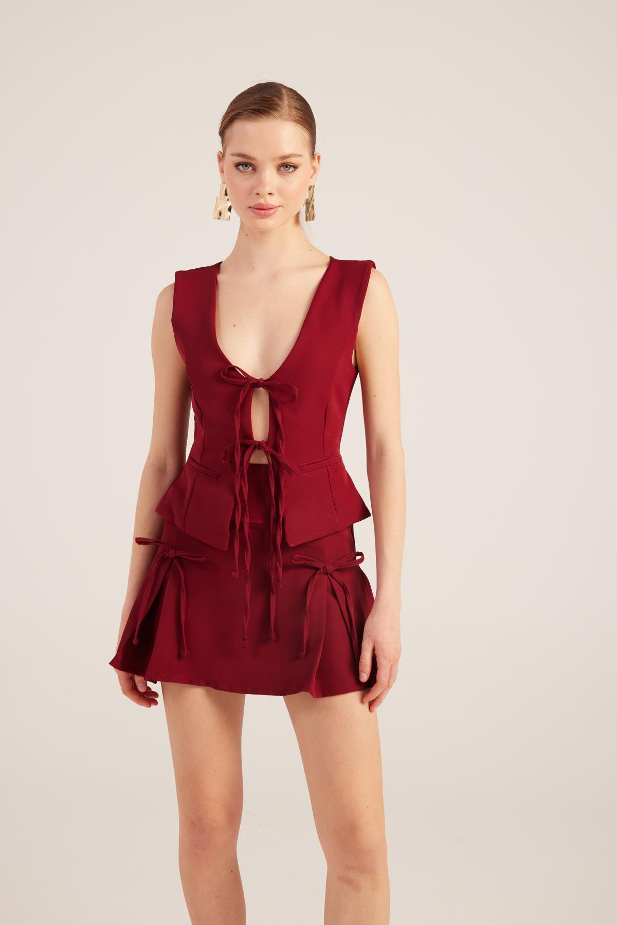 Kurdeleli Yüksek Bel Pilili Mini Elena Şort Etek Bordo