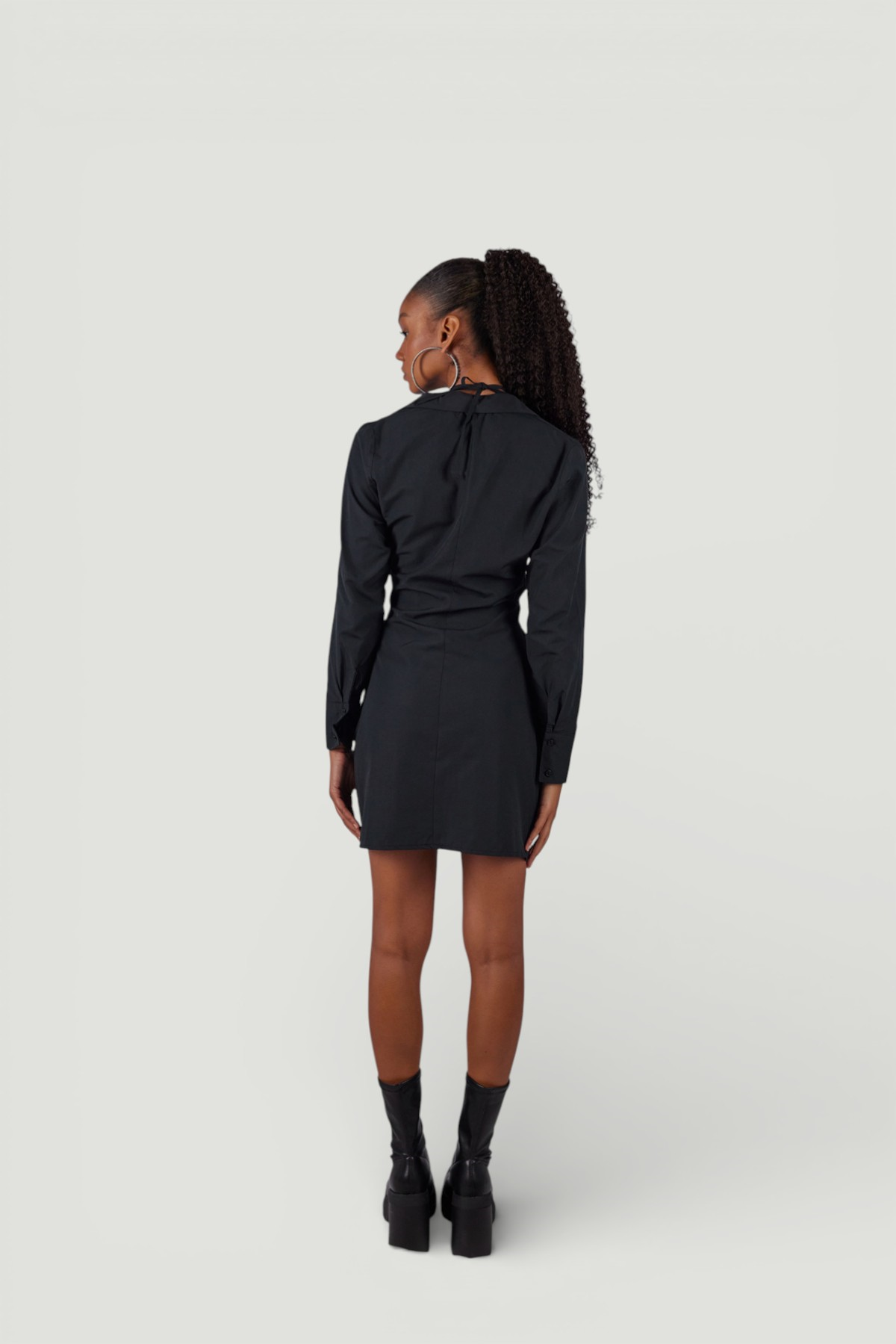 Boyundan Bağlamalı Dekolteli Mini Roar Elbise Siyah