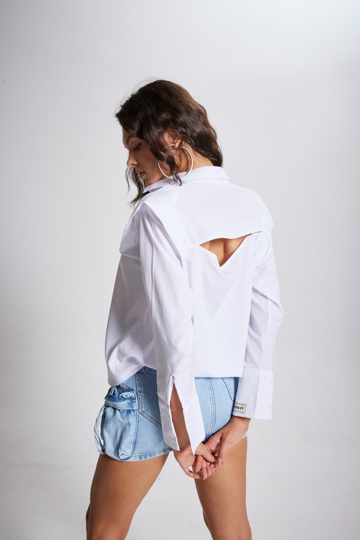 Arkası Pencere Detaylı Vatkalı Oversize Erni Gömlek Beyaz