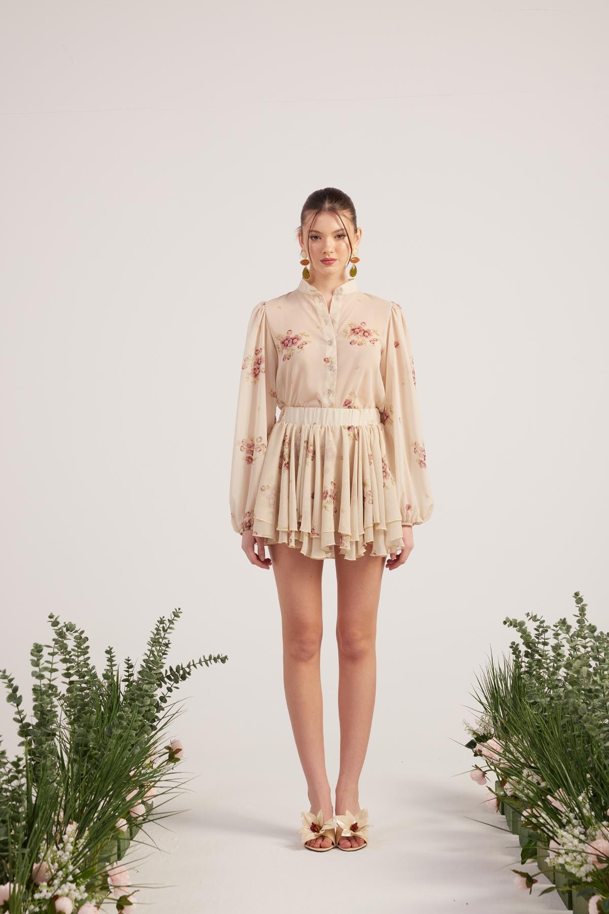 Çiçekli Gömlek ve Şort Etekli Valeria Takım Bej