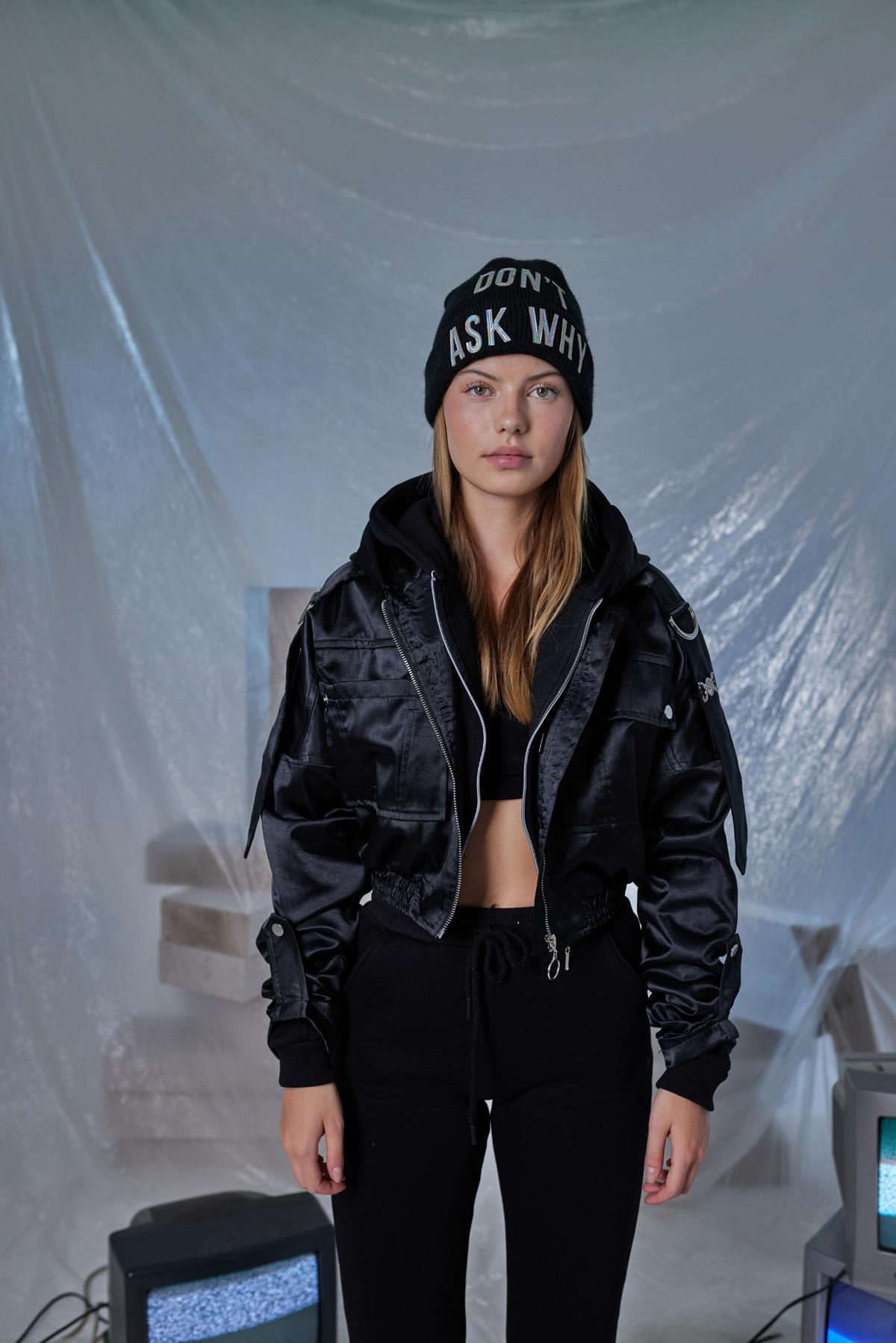 Crop Model Uzun Kol Kapişonlu Saten Fancy Ceket Siyah