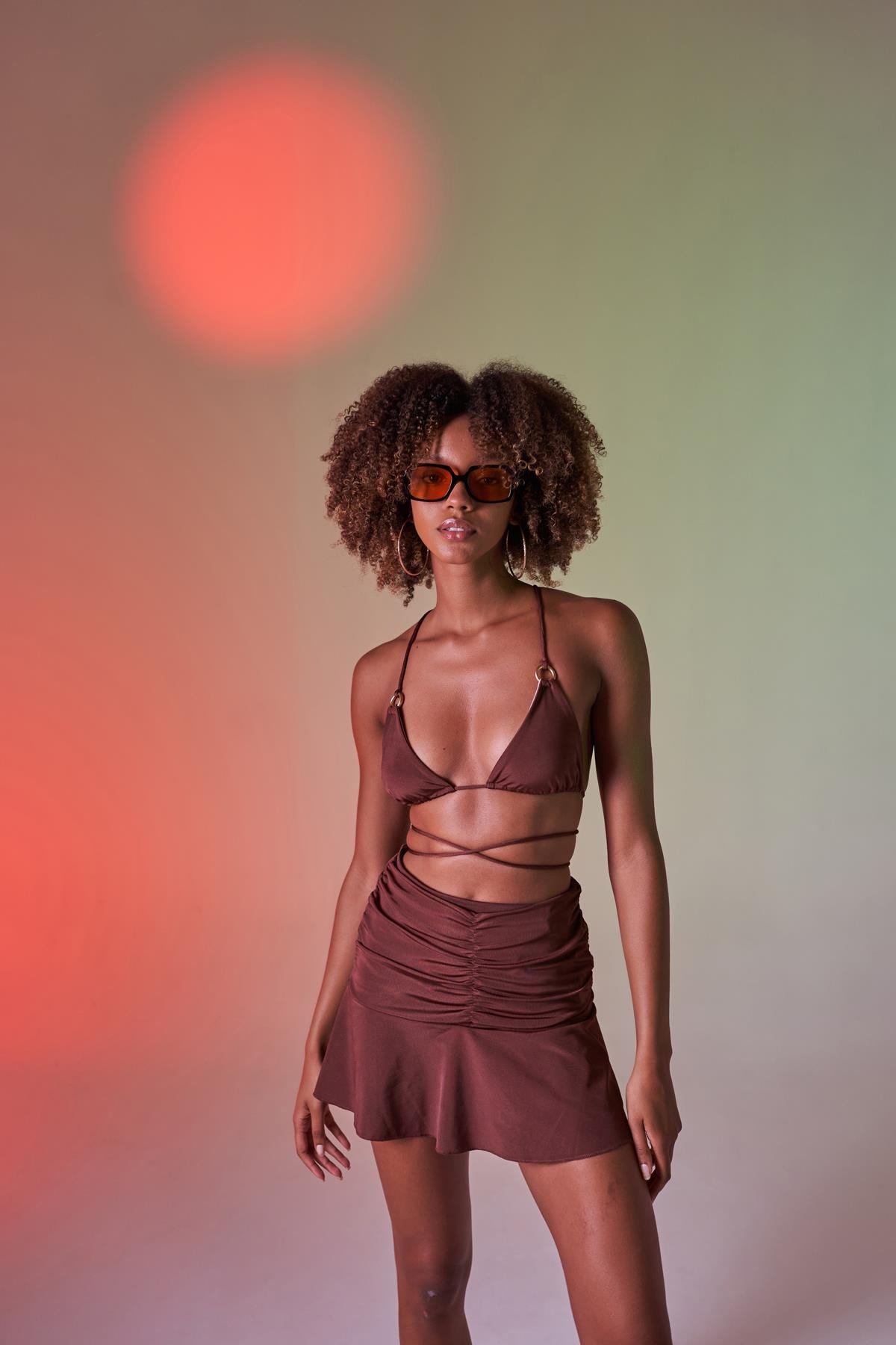 Yüksek Bel Büzgü Detaylı Mini Delphi Etek Kahverengi