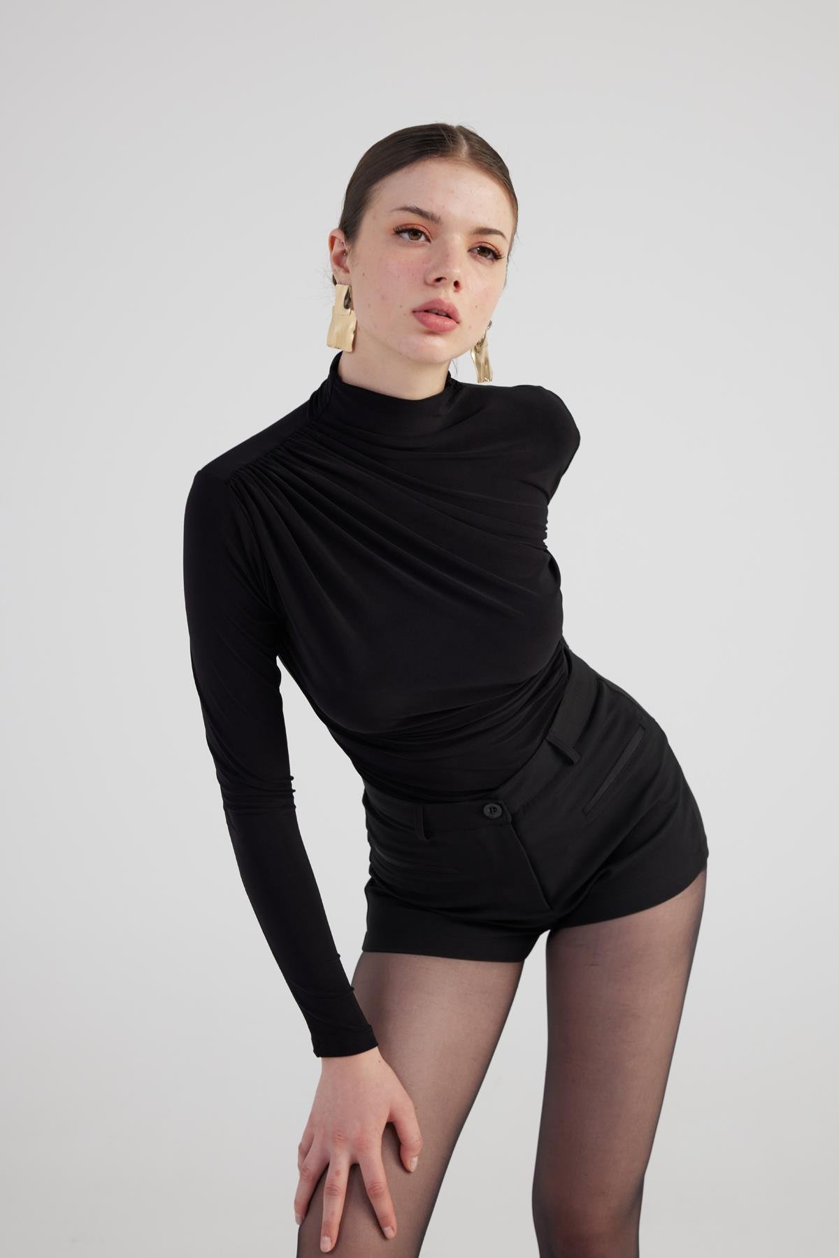 Drape Detaylı Balıkçı Yaka Fables Bluz Siyah