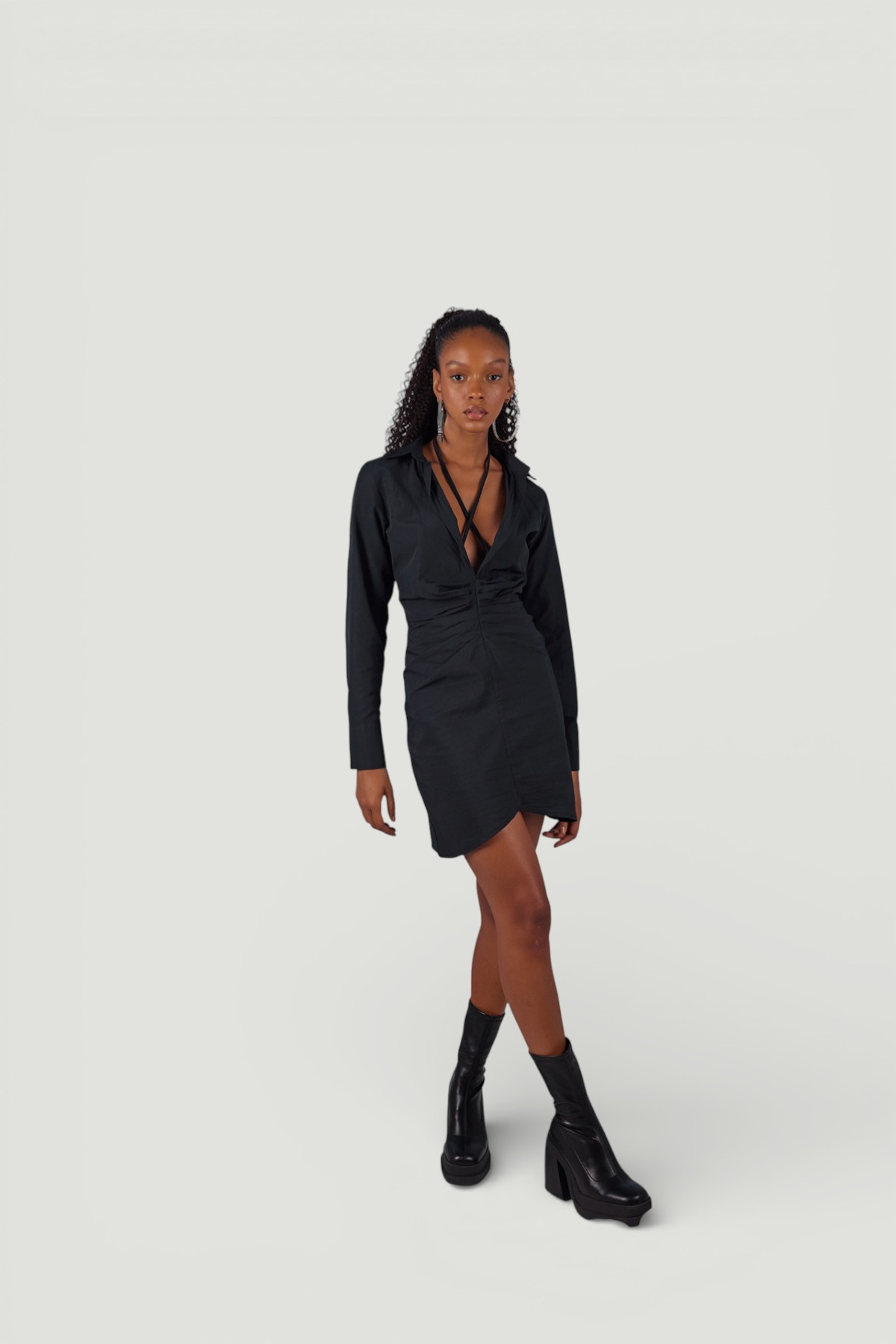 Boyundan Bağlamalı Dekolteli Mini Roar Elbise Siyah