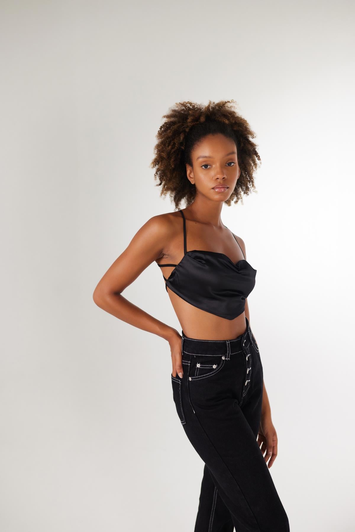 Shery Crop Black