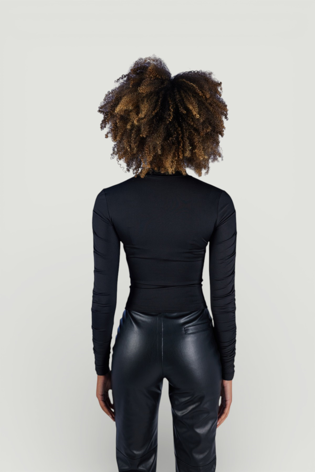 Drape Detaylı Yarım Balıkçı Draped Bluz Siyah