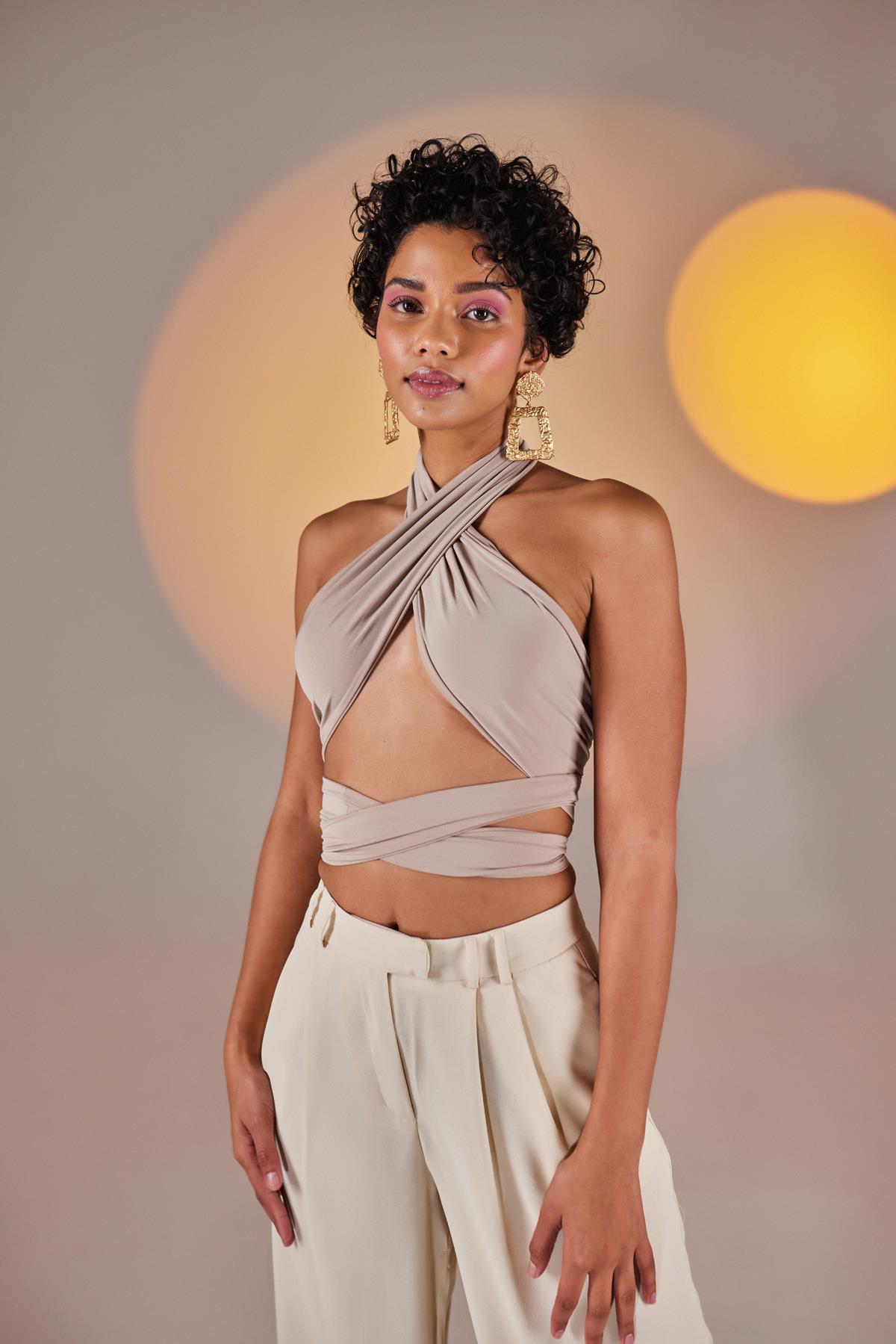 Crop Model Wrap Top Bej