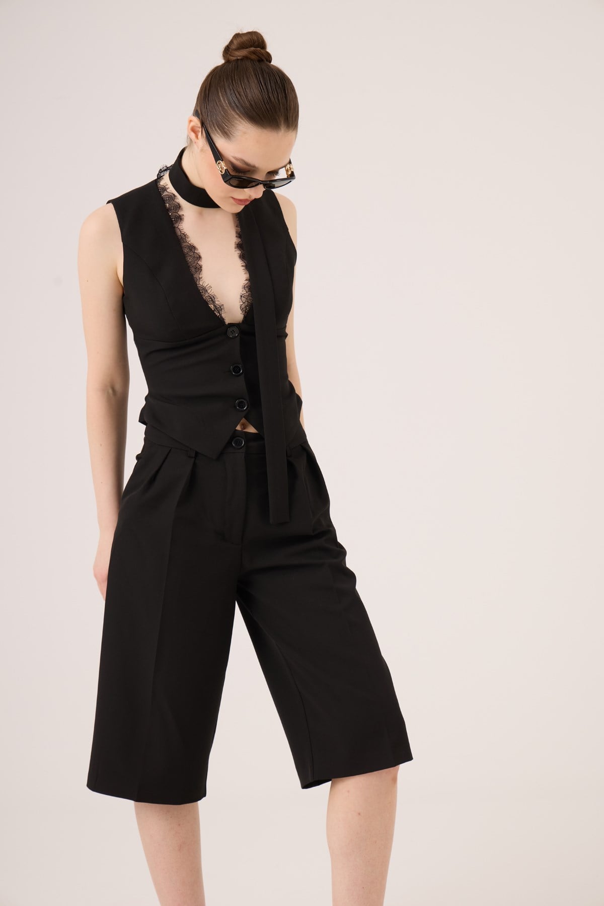 Fular Detaylı Dantelli Nina Yelek Siyah