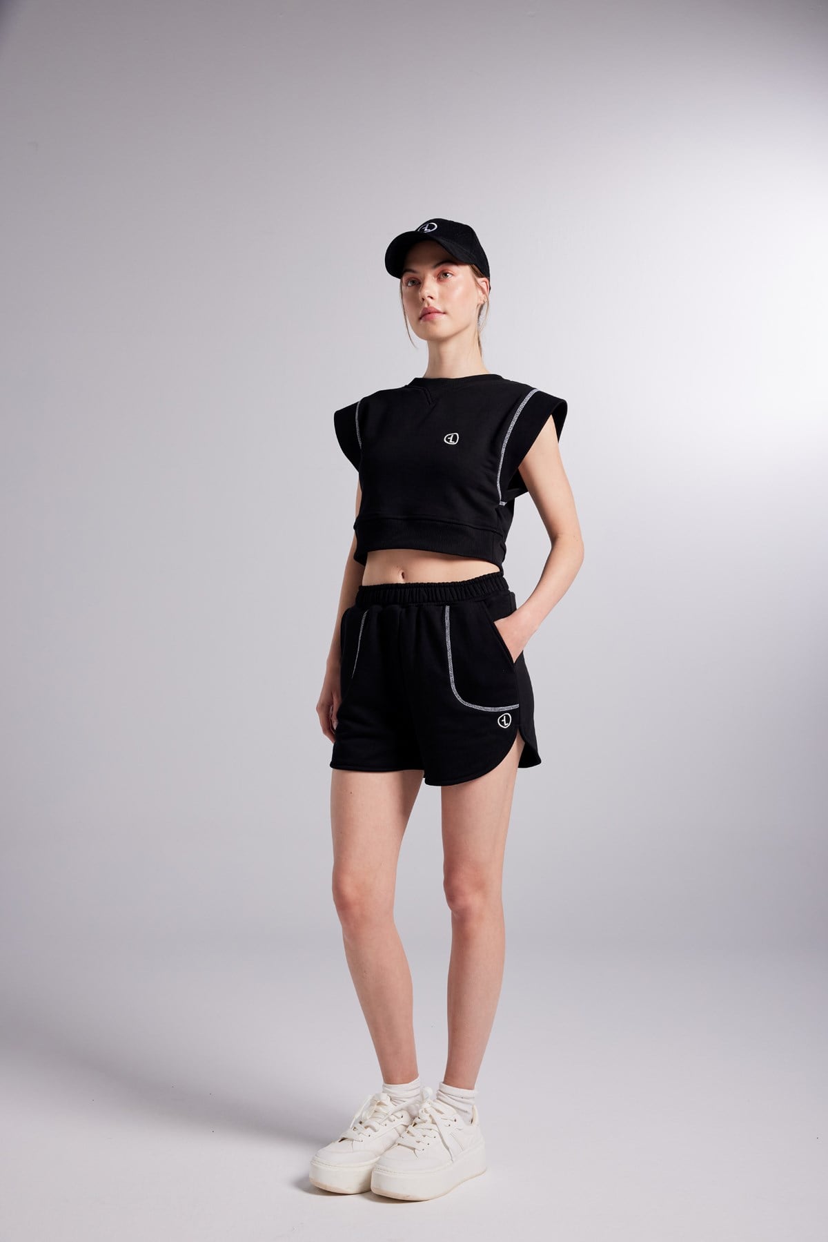 Crop Kesim Kontrast Dikişli Rhode Tshirt Siyah