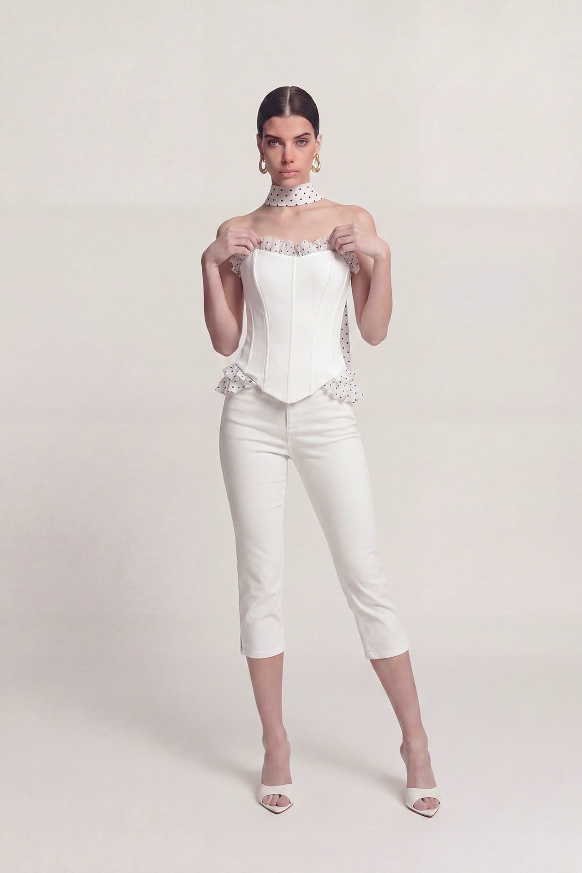  Una Mid-Waist Lycra Capri Pants White