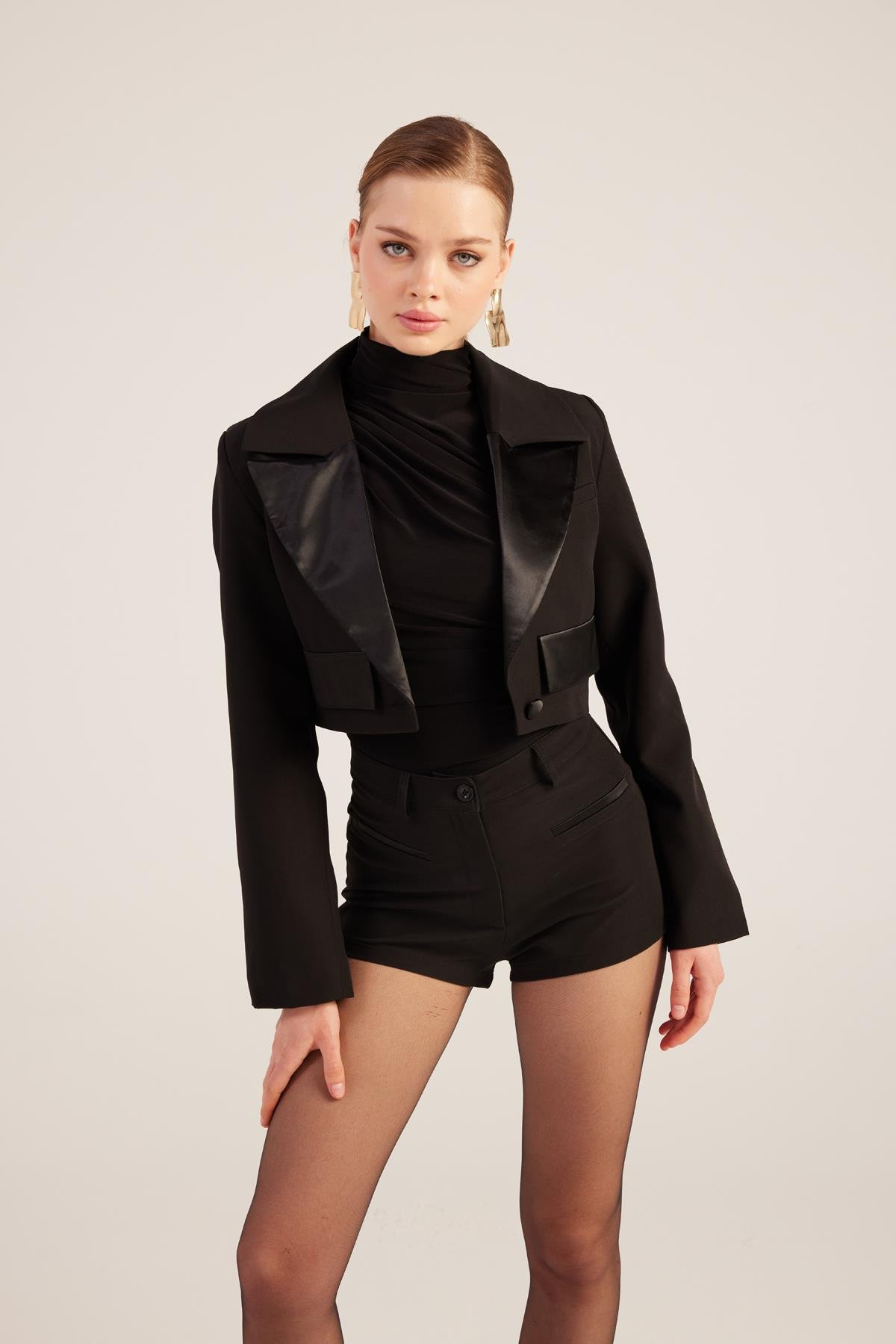 Yakası Saten Detaylı Camila Crop Blazer Ceket Siyah