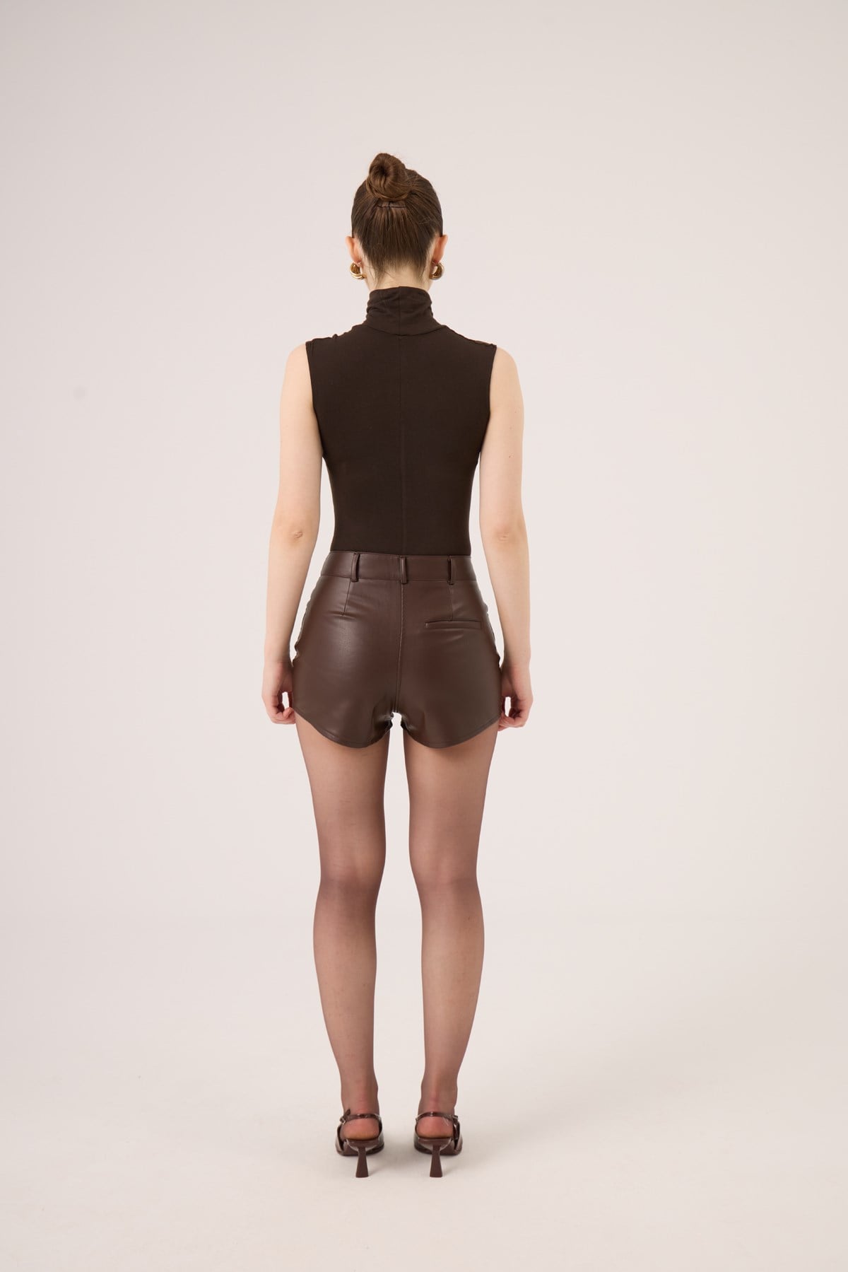  Layla Sleeveless Turtleneck Cashmere Blouse in Brown