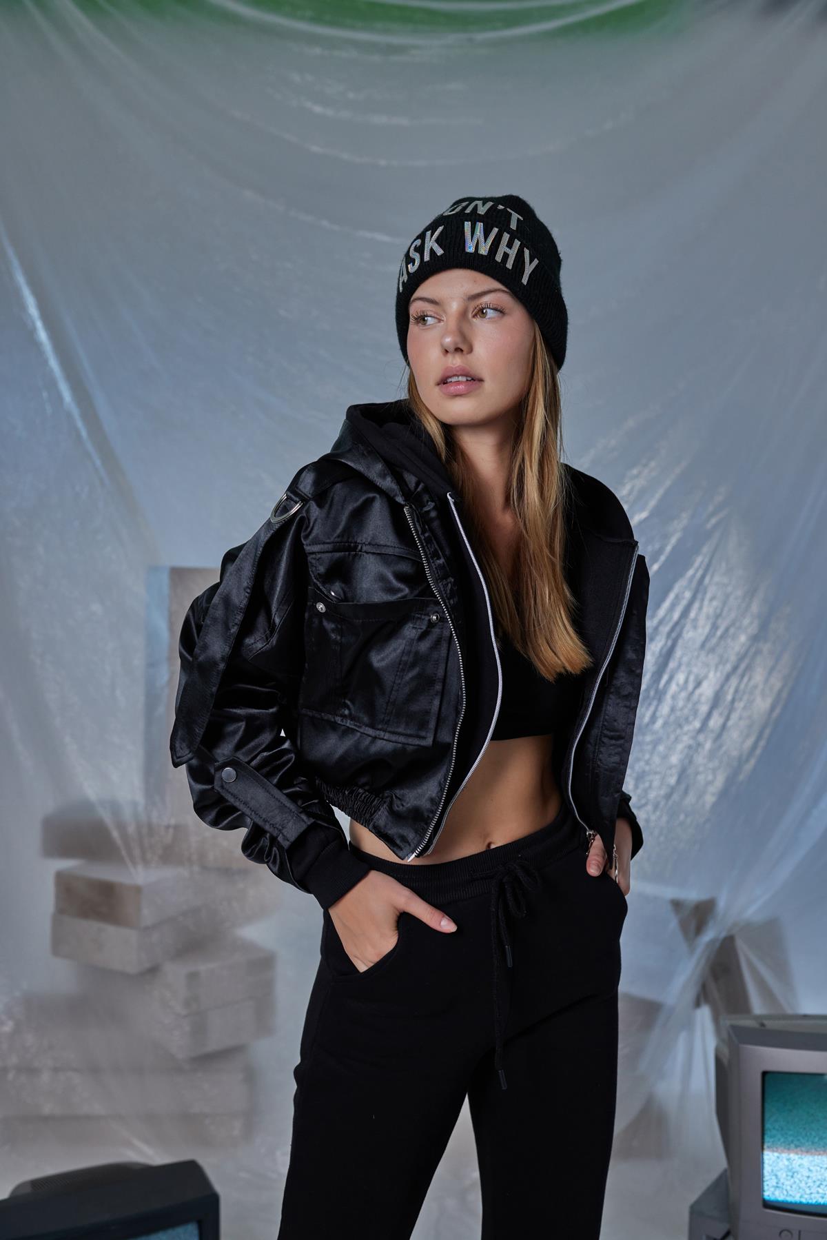 Crop Model Uzun Kol Kapişonlu Saten Fancy Ceket Siyah