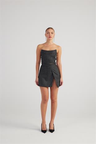 Yırtmaçlı Asimetrik Bel Simli Çizgili Eden Mini Etek Siyah