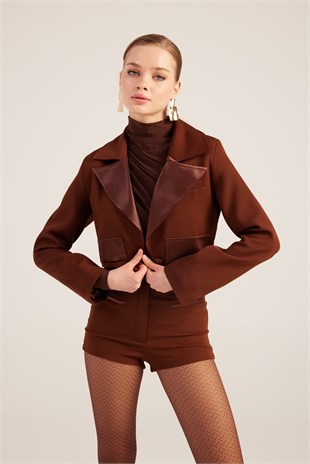Yakası Saten Detaylı Camila Crop Blazer Ceket Kahve