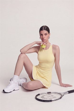 İçi Şortlu Sırtı İp Detaylı Mini Mariya Elbise Sarı