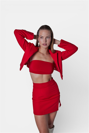 Vatkalı Atlas Kumaş Crop Model Panky Ceket Kırmızı