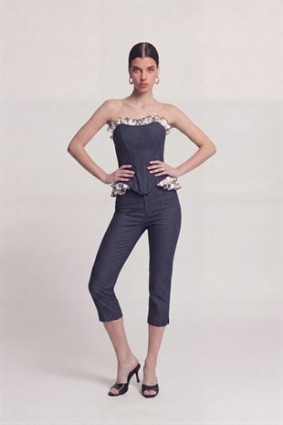 Venus Capri Pants in Navy Blue, Look Like Jeans