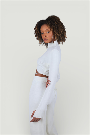 Balıkçı Yaka Crop Model Parmak Geçirmeli Feels Kazak Ekru