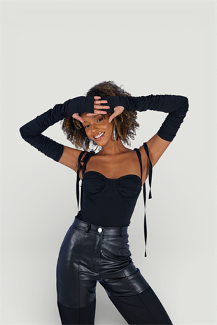 Çıkarılabilir Kollu Fiyonk Bağlamalı Ribbon Bodysuit Siyah